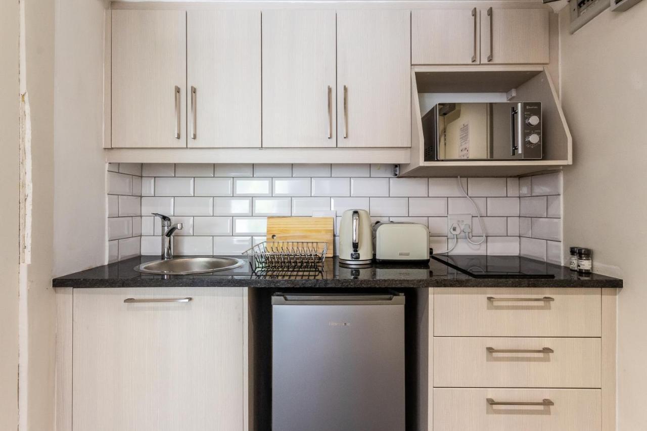Trendy Apartment In Thibault Square City Centre เคปทาวน์ ภายนอก รูปภาพ